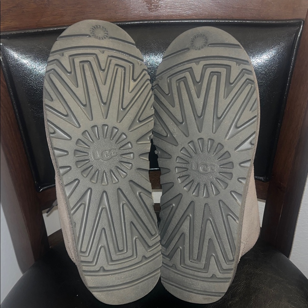 Women’s Gray Suede Ugg Boots! - Picture 4 of 4